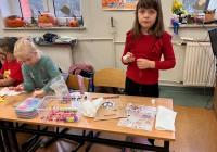 Przygotowania do kiermaszu świątecznego w Ib